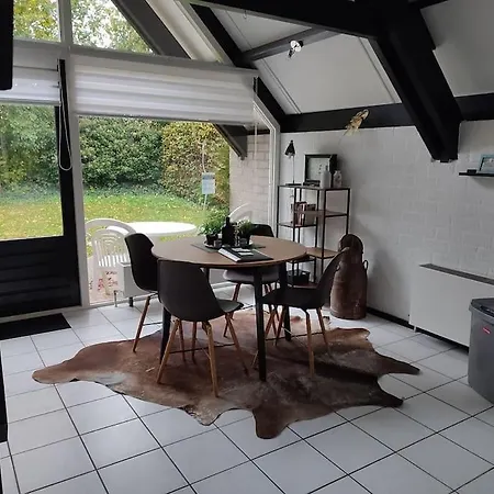 펜션 Vrijstaande Recreatiebungalow Met Slaapvide