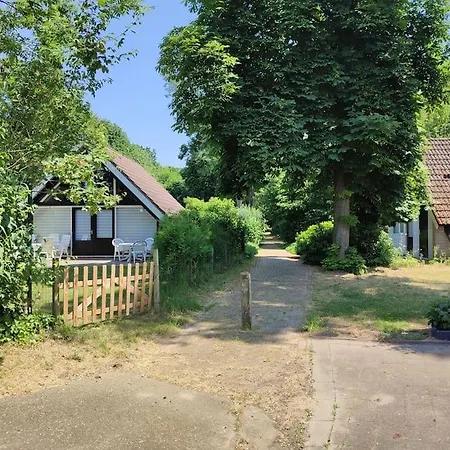 Vrijstaande Recreatiebungalow Met Slaapvide