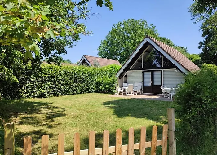 Casa de Férias Vrijstaande Recreatiebungalow Met Slaapvide *