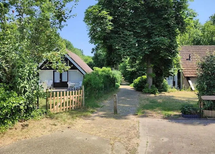 Vrijstaande Recreatiebungalow Met Slaapvide